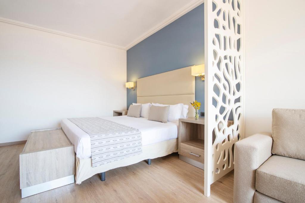 Habitación luminosa de Hotel Menorca Binibeca