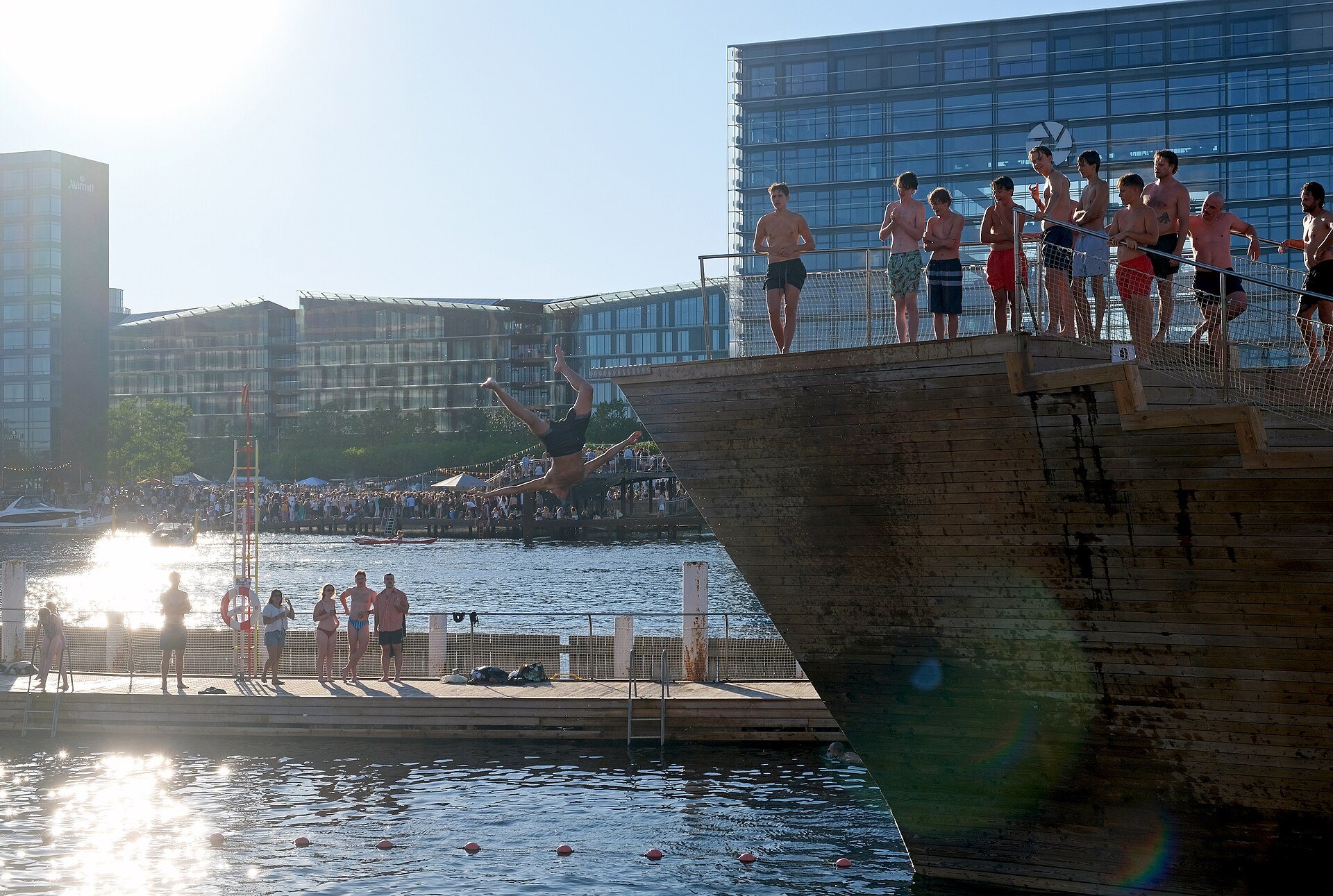 Baño portuario de Islands Brygge junto al agua de Copenhague