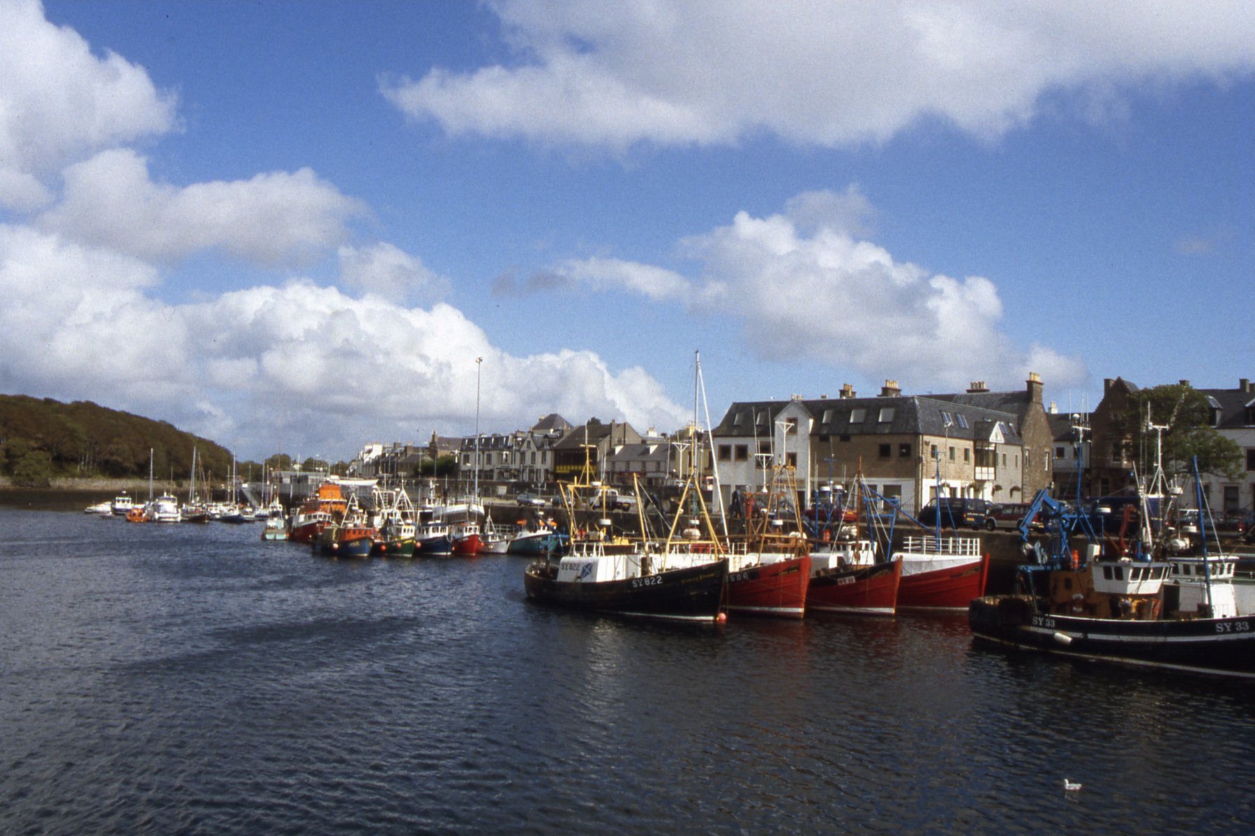 Otra mirada al puerto de Stornoway y su actividad marítima cotidiana