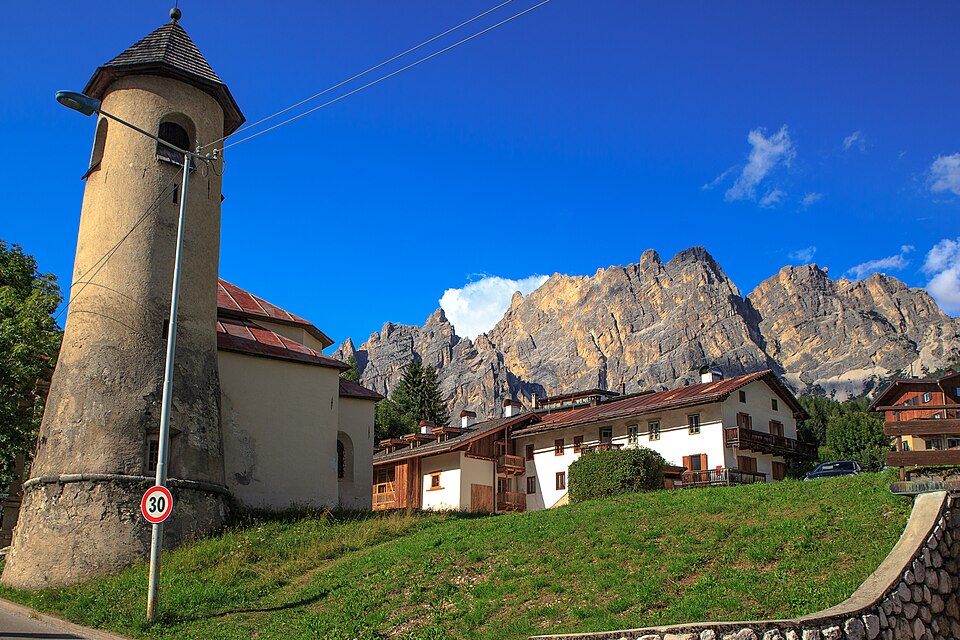 Paisaje de montaña del entorno de Cortina en verano