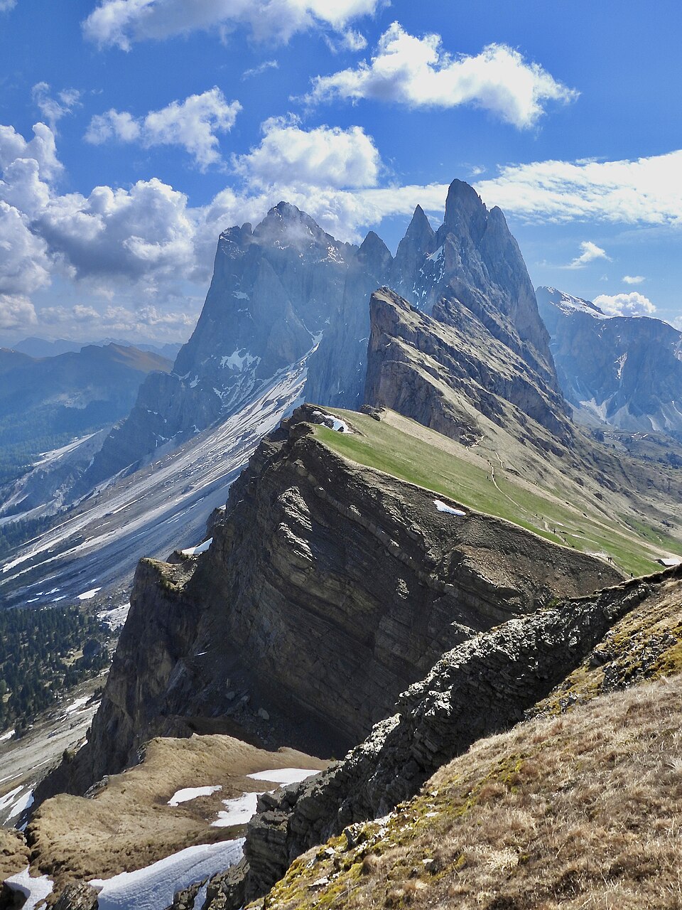 Arista de Seceda y praderas de Val Gardena en verano