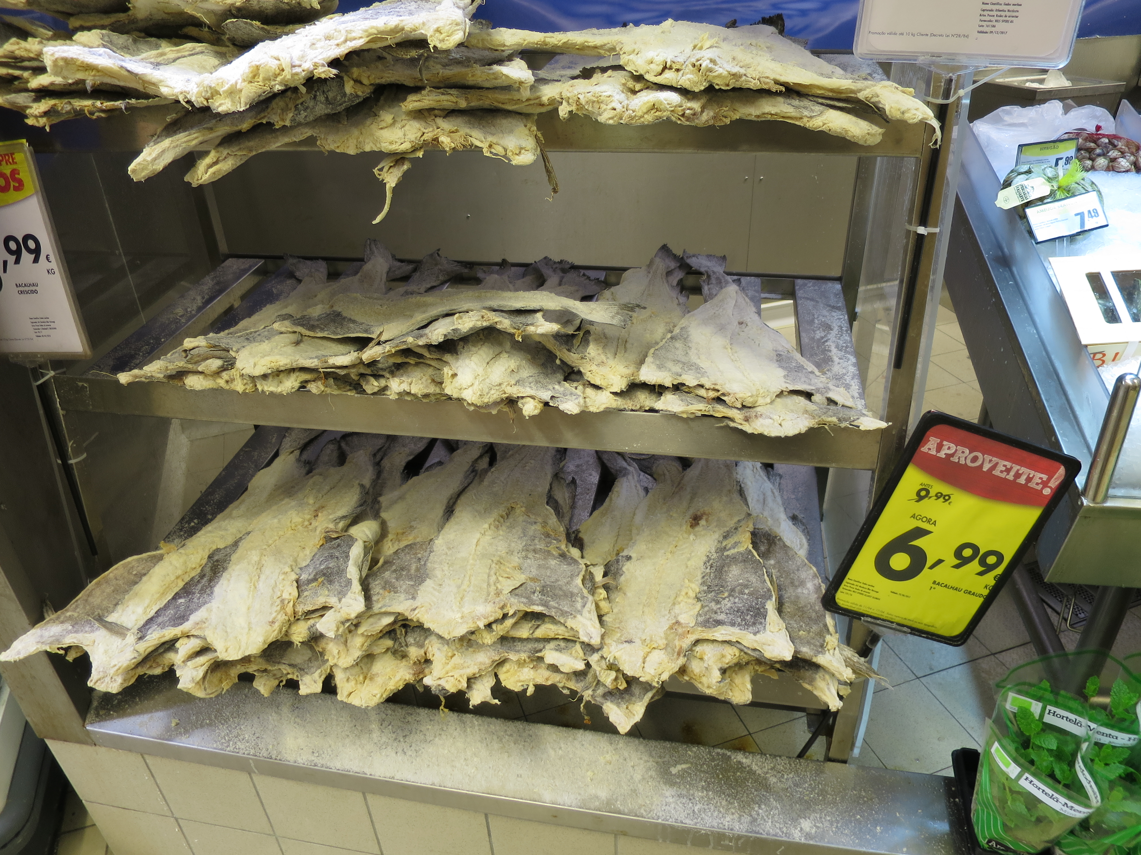 Plato de bacalhau preparado y servido en Lisboa