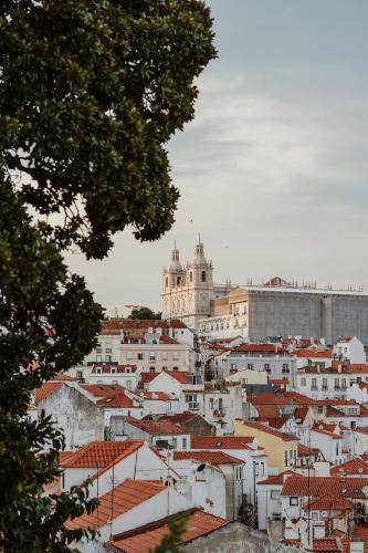 Memmo Alfama - Design Hotels: vista urbana desde la propiedad de alojamiento