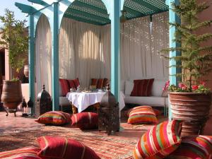 Riad Kniza: piscina o equipamiento de la propiedad