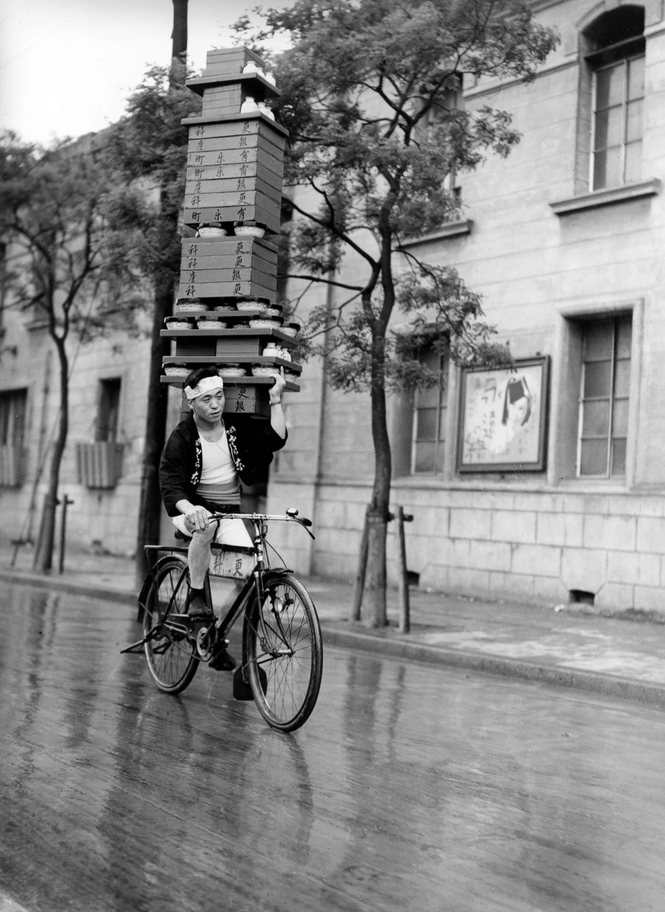 Repartidor de soba en bicicleta por Tokio en 1935